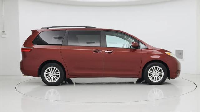 2016 Toyota Sienna XLE 8 Passenger