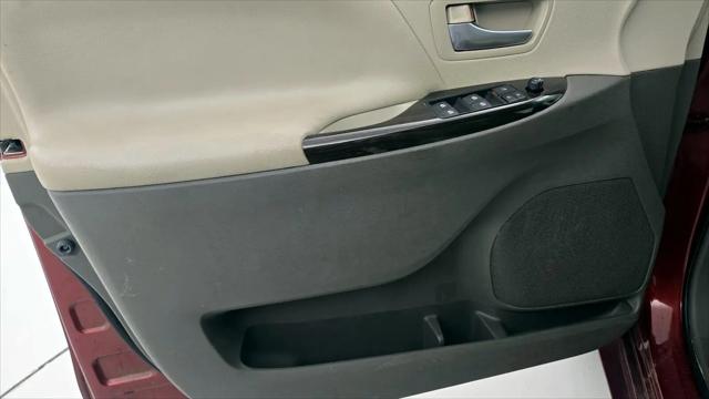 2016 Toyota Sienna XLE 8 Passenger