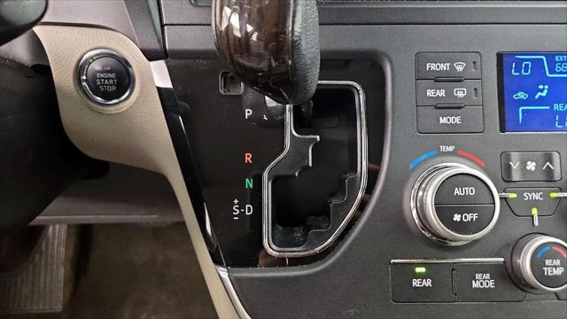 2016 Toyota Sienna XLE 8 Passenger