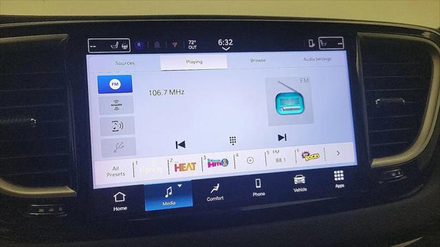 2025 Chrysler Pacifica Select