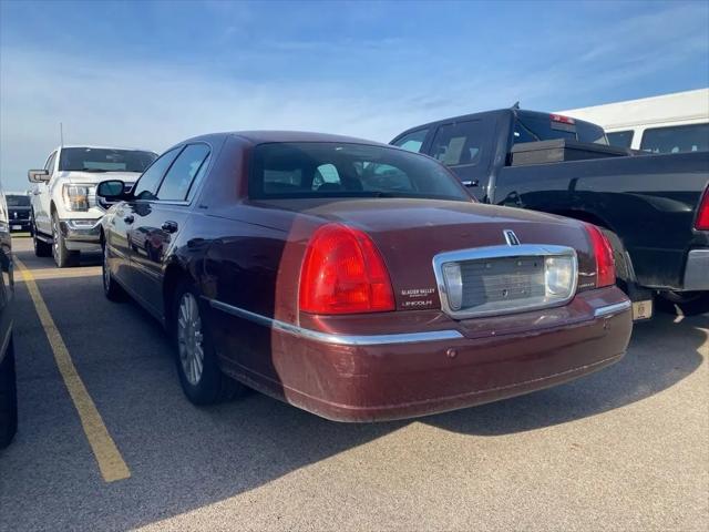 2003 Lincoln Town Car Signature