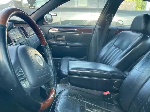 2003 Lincoln Town Car Signature