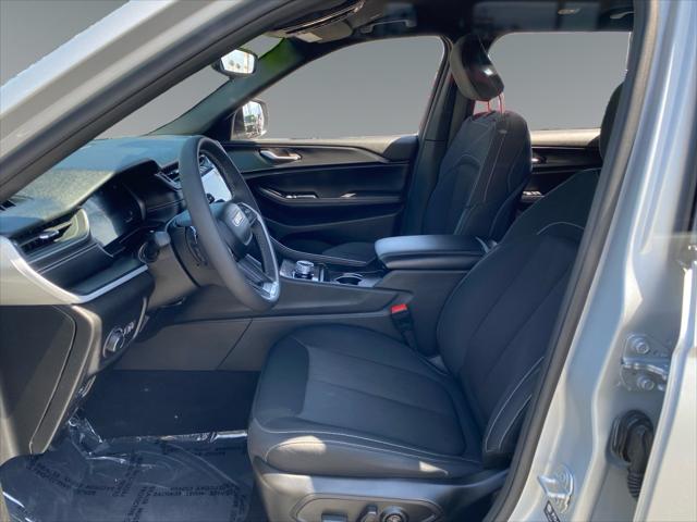 2024 Jeep Grand Cherokee L Laredo 4x2