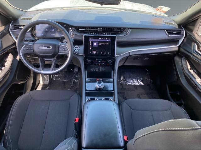 2024 Jeep Grand Cherokee L Laredo 4x2