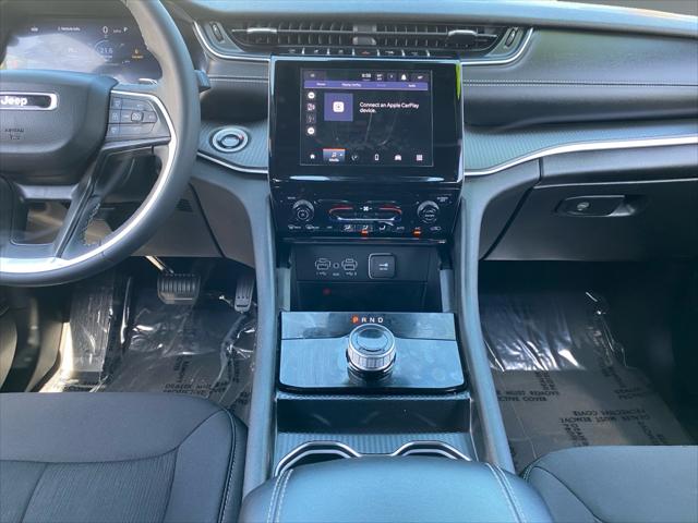 2024 Jeep Grand Cherokee L Laredo 4x2