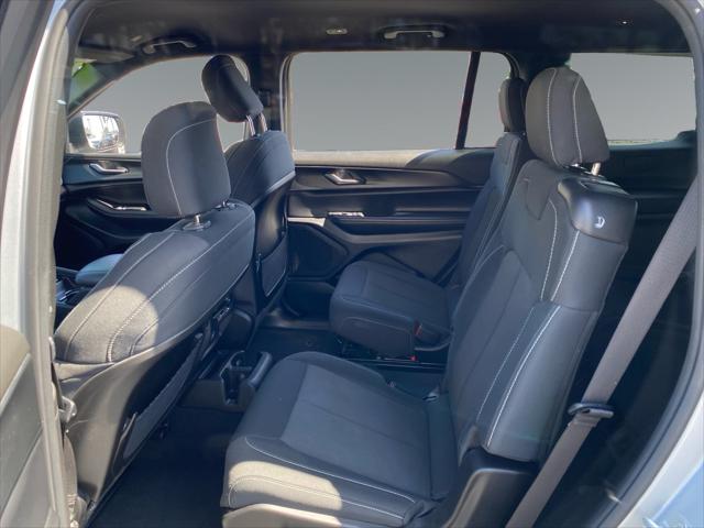 2024 Jeep Grand Cherokee L Laredo 4x2