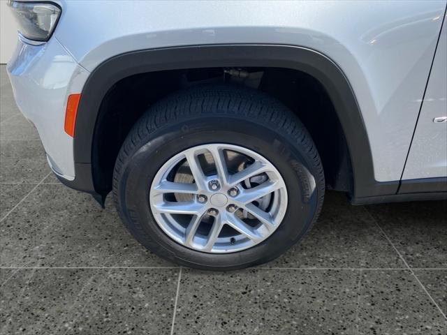2024 Jeep Grand Cherokee L Laredo 4x2