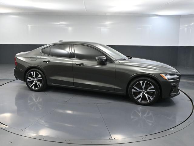 2022 Volvo S60 Recharge T8 R-Design Expression Extended Range