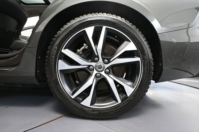 2022 Volvo S60 Recharge T8 R-Design Expression Extended Range