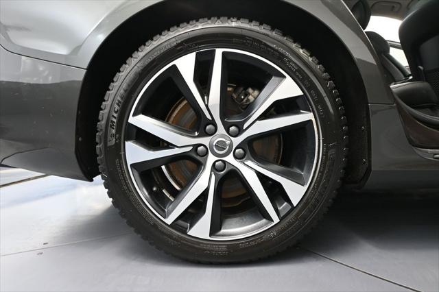 2022 Volvo S60 Recharge T8 R-Design Expression Extended Range