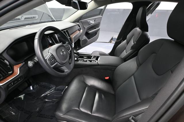 2022 Volvo S60 Recharge T8 R-Design Expression Extended Range