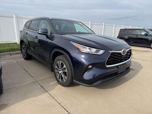 2020 Toyota Highlander XLE for sale in Waukee, IA