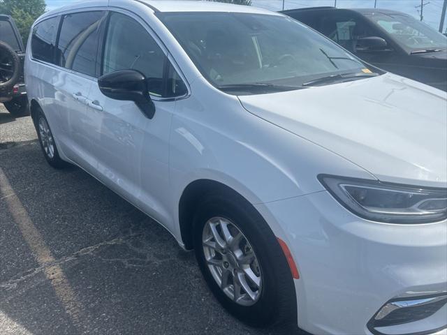 2024 Chrysler Pacifica Touring L 2024 Chrysler Pacifica Touring L