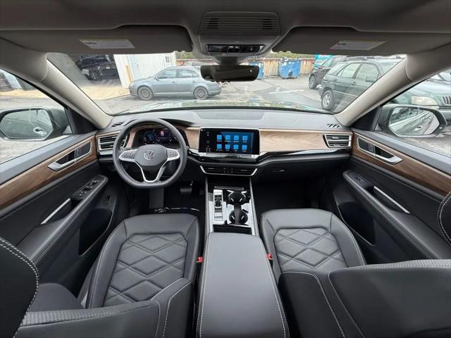 2026 Volkswagen Atlas SE with Technology