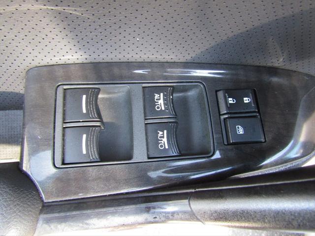 2011 Acura TSX 5-Speed AT