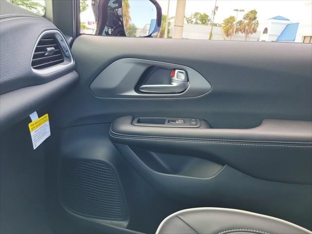 2027 Chrysler Pacifica Limited
