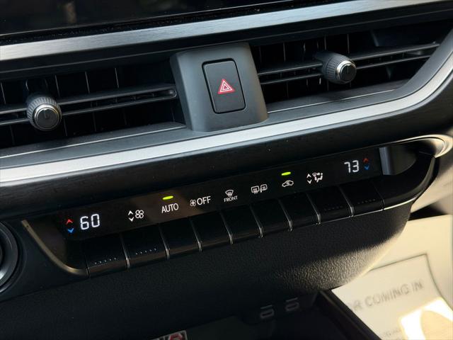 2023 Lexus UX 250h F SPORT Handling