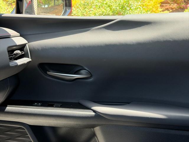 2023 Lexus UX 250h F SPORT Handling
