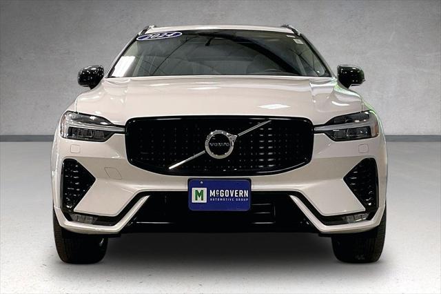 2024 Volvo XC60 B5 Core Dark Theme