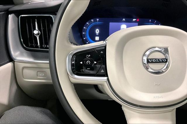 2024 Volvo XC60 B5 Core Dark Theme
