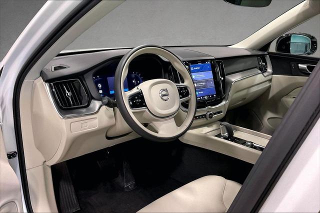 2024 Volvo XC60 B5 Core Dark Theme