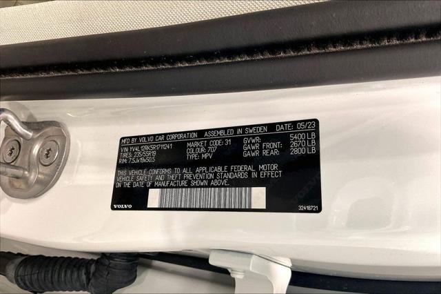 2024 Volvo XC60 B5 Core Dark Theme