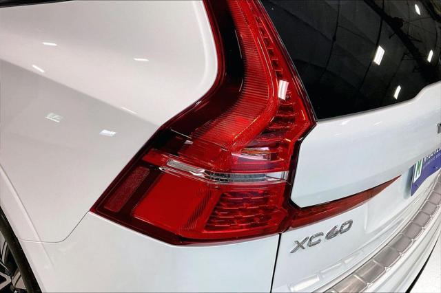 2024 Volvo XC60 B5 Core Dark Theme