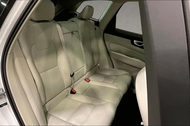 2024 Volvo XC60 B5 Core Dark Theme