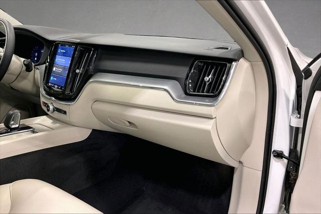 2024 Volvo XC60 B5 Core Dark Theme