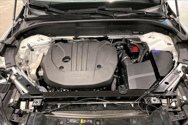2024 Volvo XC60 B5 Core Dark Theme