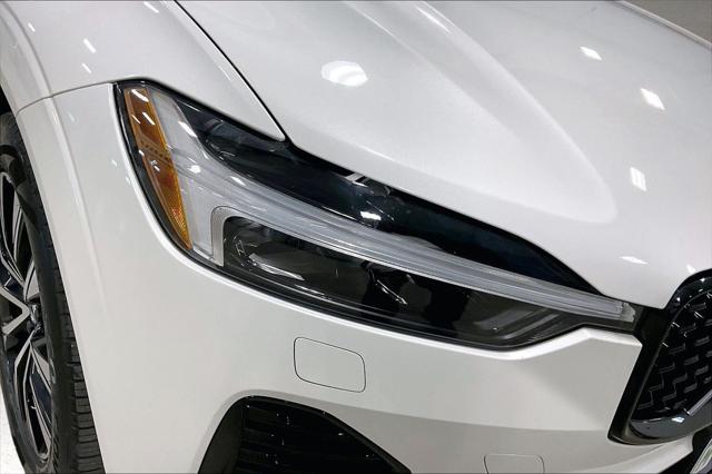 2024 Volvo XC60 B5 Core Dark Theme