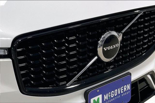 2024 Volvo XC60 B5 Core Dark Theme