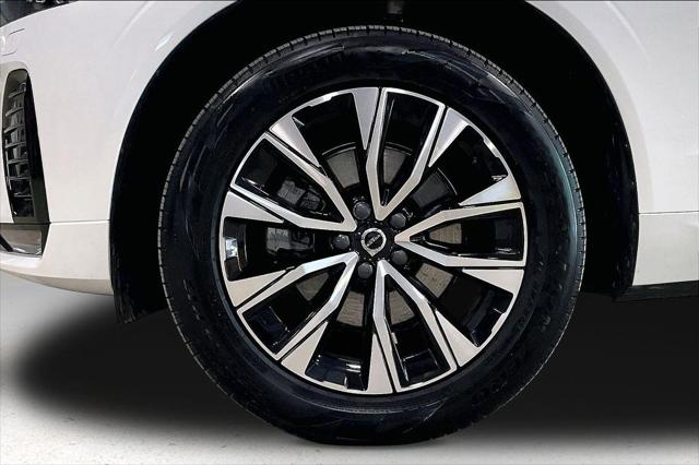 2024 Volvo XC60 B5 Core Dark Theme