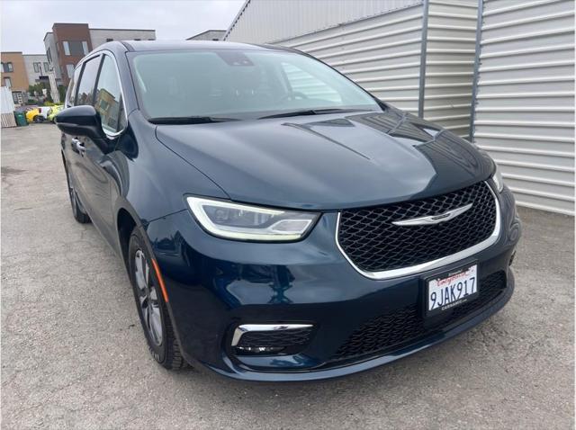 2023 Chrysler Pacifica Hybrid Touring L