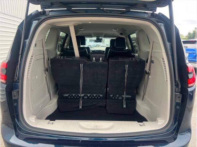 2023 Chrysler Pacifica Hybrid Touring L