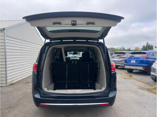 2023 Chrysler Pacifica Hybrid Touring L