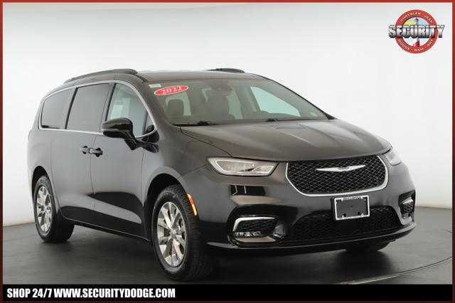 2022 Chrysler Pacifica Touring L AWD for sale in Amityville, NY