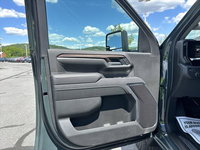 2026 Chevrolet Silverado 3500HD Crew Cab, Long Bed, LT Dual Rear Wheel, RWD