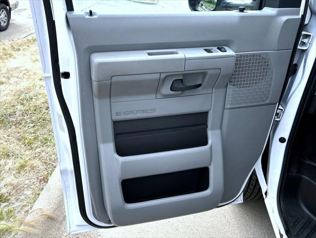 2021 Ford E-350 Cutaway Base