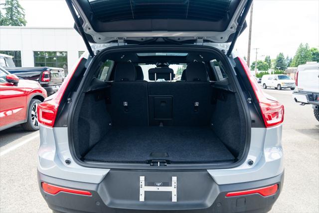 2024 Volvo XC40 B5 Core