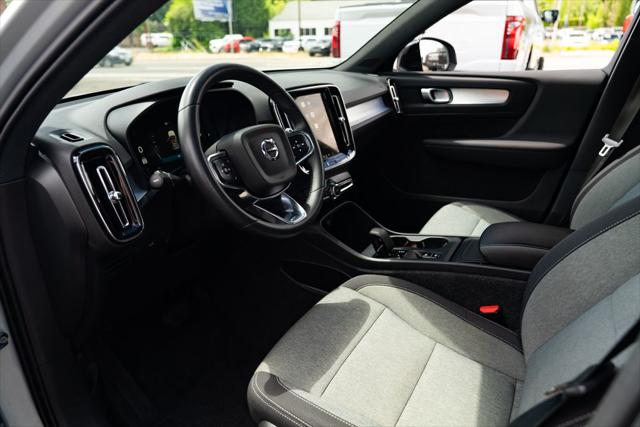 2024 Volvo XC40 B5 Core