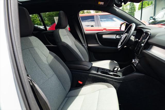 2024 Volvo XC40 B5 Core