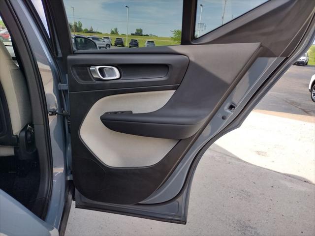 2020 Volvo XC40 T4 Momentum