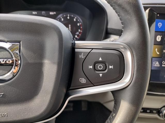 2020 Volvo XC40 T4 Momentum