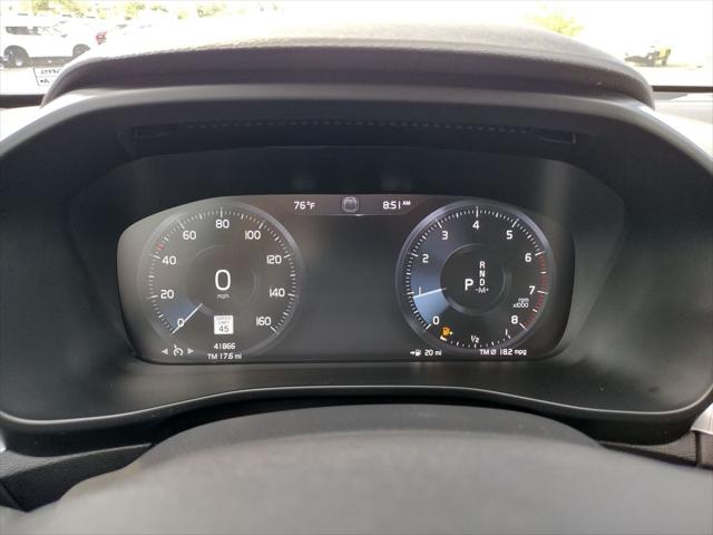 2020 Volvo XC40 T4 Momentum