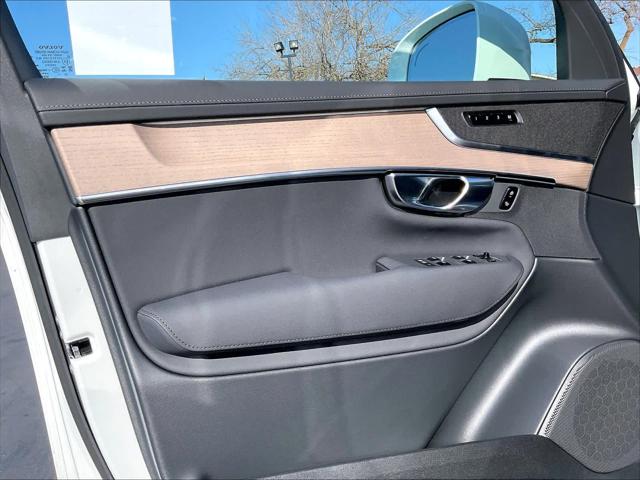 2026 Volvo XC90 Plug-In Hybrid Plus, T8 AWD, Electric/Gasoline, Bright, 7 Seats