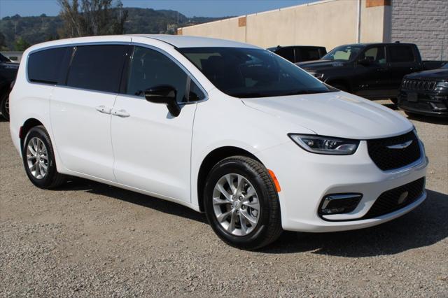 2026 Chrysler Pacifica Select AWD