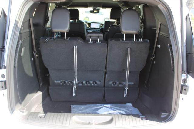 2026 Chrysler Pacifica Select AWD