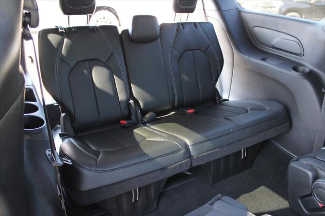 2026 Chrysler Pacifica Select AWD