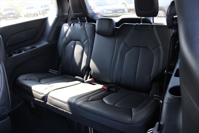 2026 Chrysler Pacifica Select AWD
